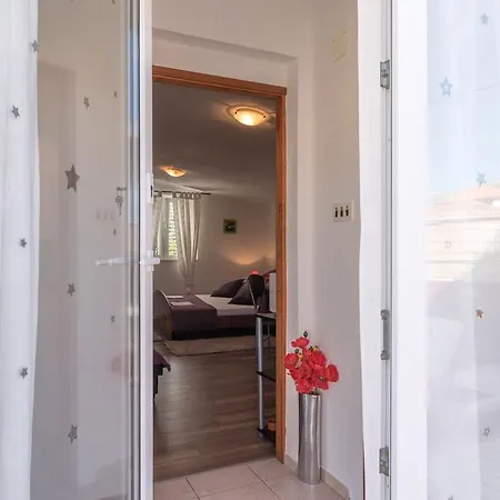 Apartments Mare Trogir Exterior photo